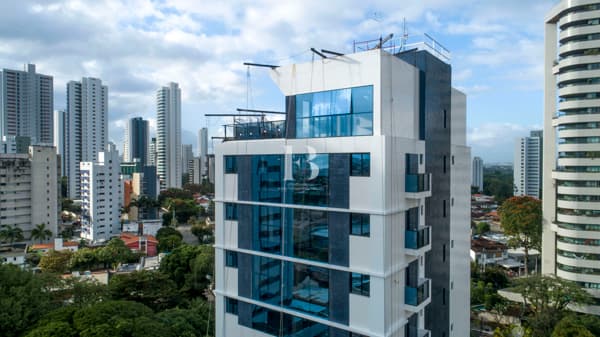 Apartamento alto padrão com 134m² em rua arborizada e tranquila em Casa Forte em Recife/PE