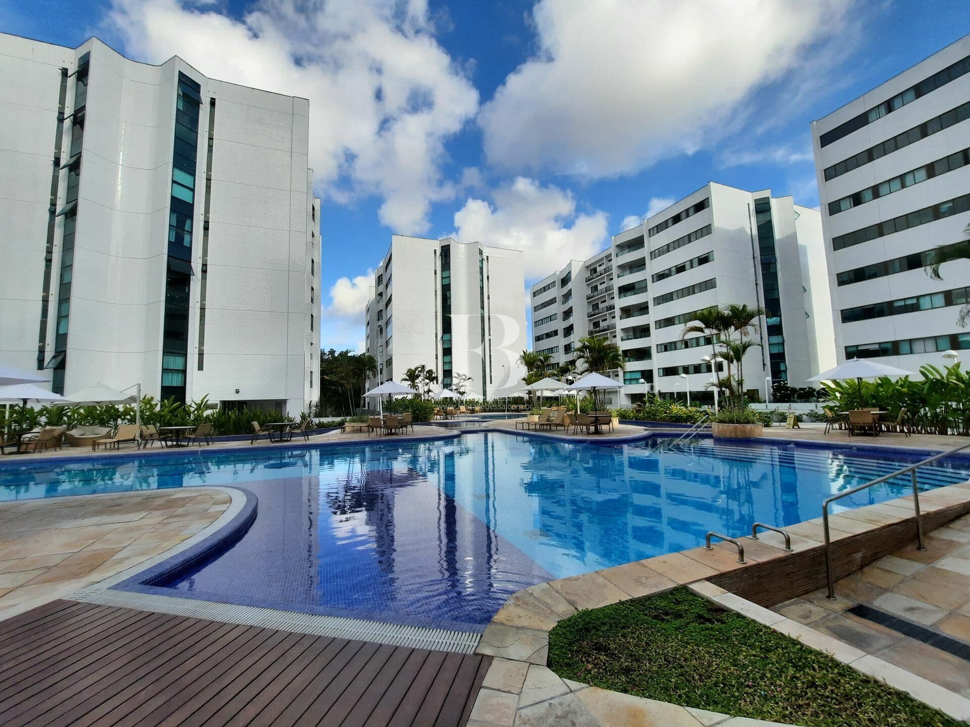 Apartamento 208m² com 4 suítes no bairro de Apipucos em Recife