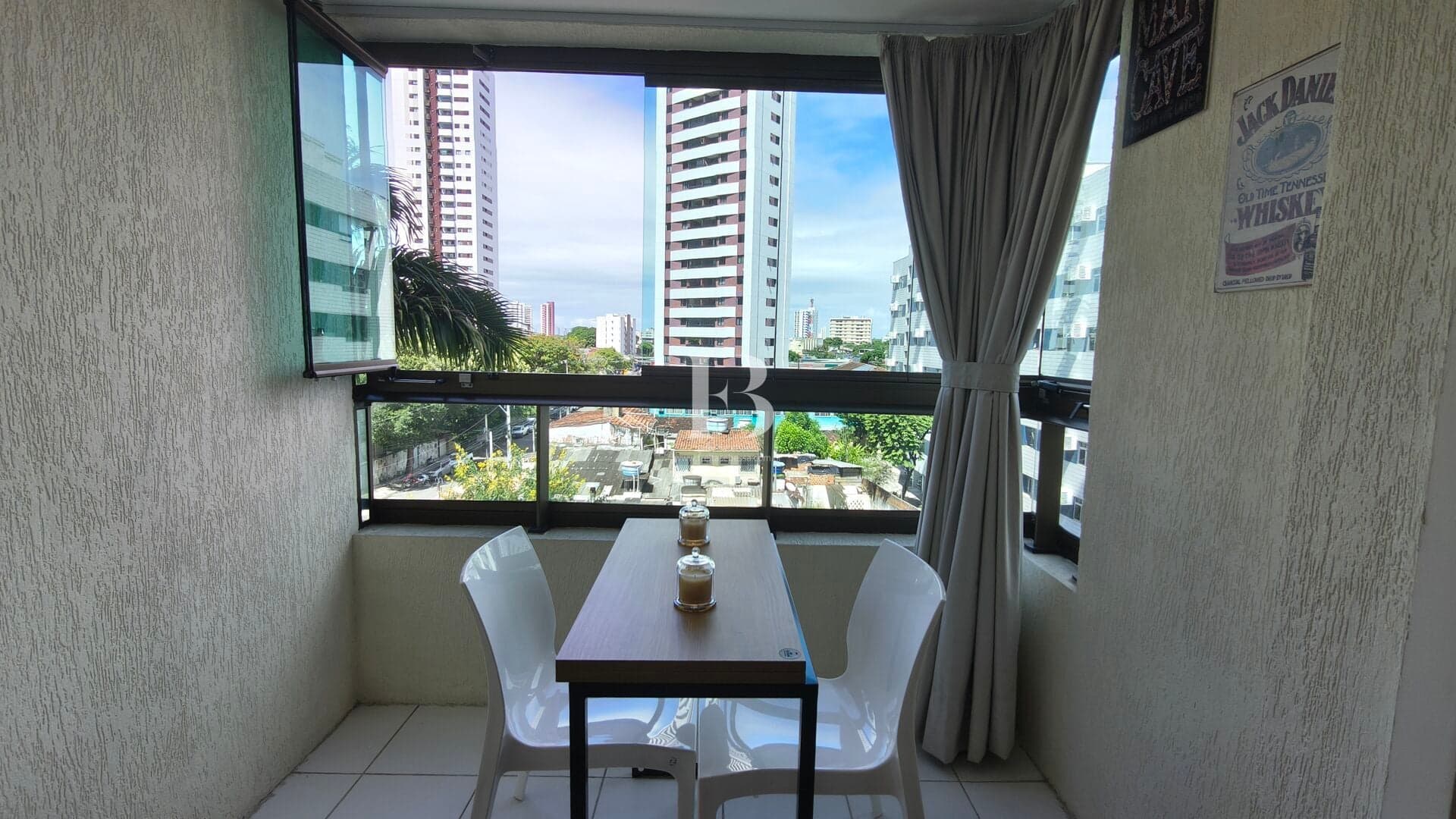 Apartamento Pronto para Morar na Madalena, 52m², 2 Qts (1 Suíte), Marcenaria Finger e Varanda Integrada