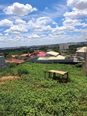 Vende-se Terreno no Jardim Serra Dourada em Mogi Guaçu-SP.