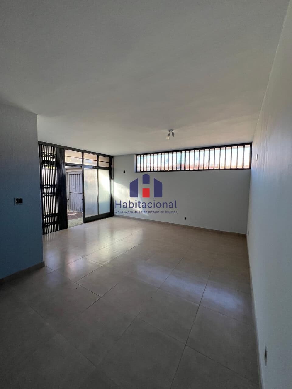 🏡 Sobrado à Venda no Centro de Araras/SP – Excelente para Moradia ou Comércio!
