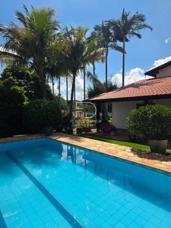 Casa com cara de casa em Condomínio