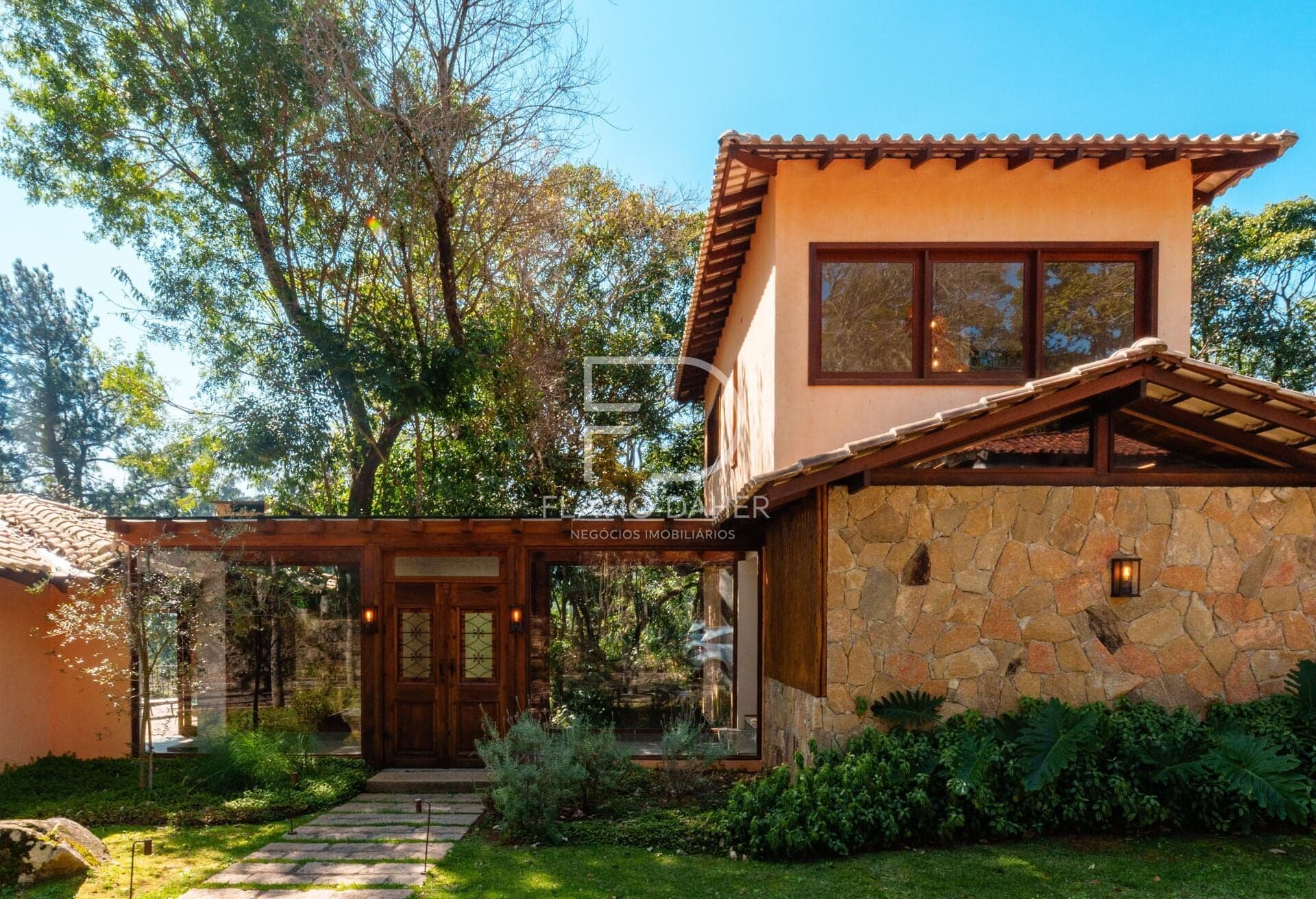 Casa de Condomínio em Atibaia - Portão