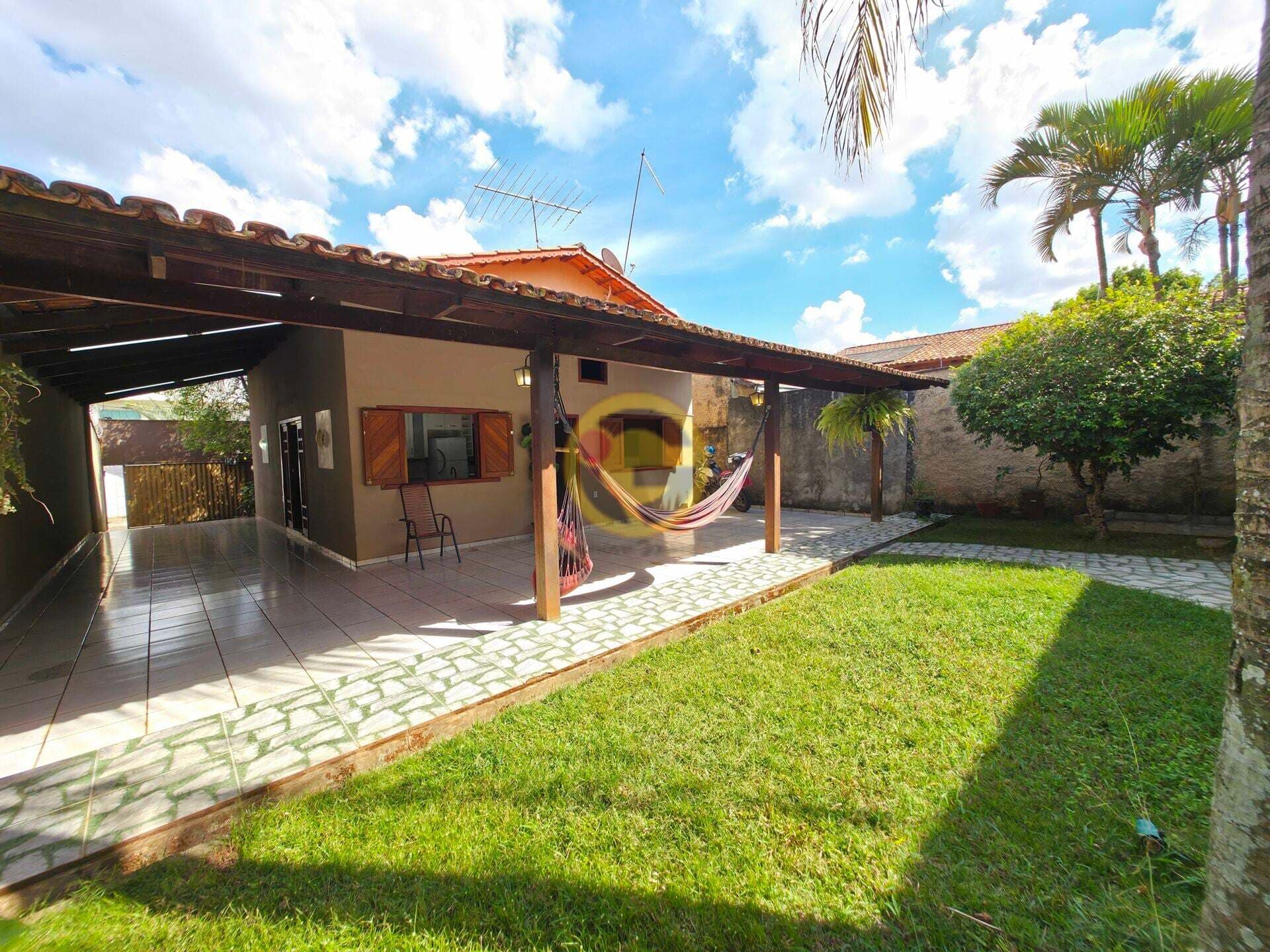CASA À VENDA NO JARDIM BELA VISTA EM GOIÂNIA COM 4 QUARTOS, 2 SUÍTES E LOTE INTEIRO