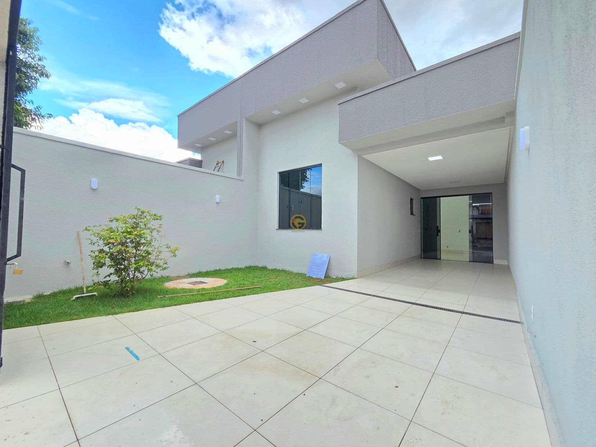 CASA À VENDA NO PONTAL SUL, 3 QUARTOS, SUÍTE, QUINTAL, COZINHA GOURMET, EM APARECIDA DE GOIÂNIA GO