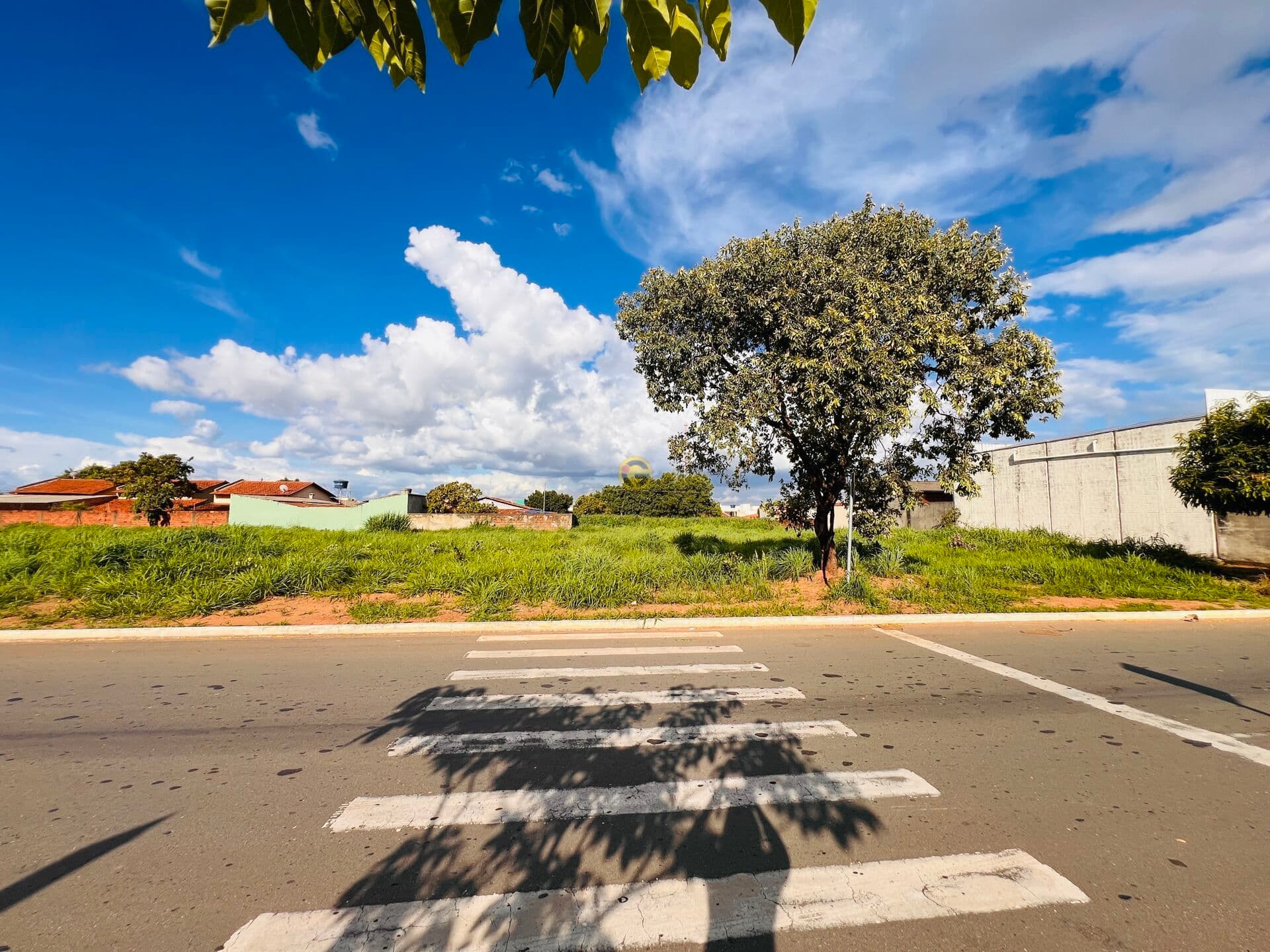LOTE COMERCIAL NA AVENIDA BRASIL – 407 m² NO JARDIM BURITI SERENO