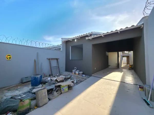 CASA EM CÂNDIDO DE QUEIROZ APARECIDA DE GOIÂNIA 3 QUARTOS QUINTAL E CHURRASQUEIRA