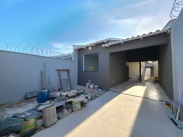 CASA EM CÂNDIDO DE QUEIROZ APARECIDA DE GOIÂNIA 3 QUARTOS QUINTAL E CHURRASQUEIRA