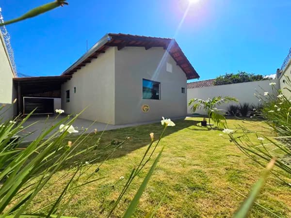 CASA À VENDA NO JARDIM LUZ, 3 QUARTOS, SUÍTE, ÁREA GOURMET, QUINTAL GRAMADO, EM APARECIDA DE GOIÂNIA GO