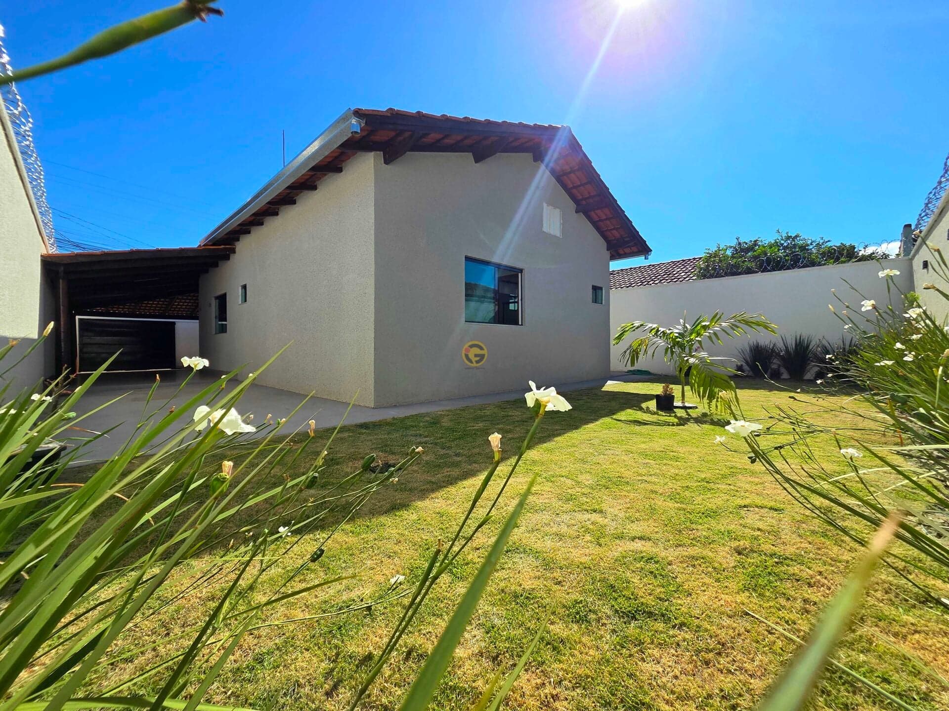 CASA À VENDA NO JARDIM LUZ, 3 QUARTOS, SUÍTE, ÁREA GOURMET, QUINTAL GRAMADO, EM APARECIDA DE GOIÂNIA GO