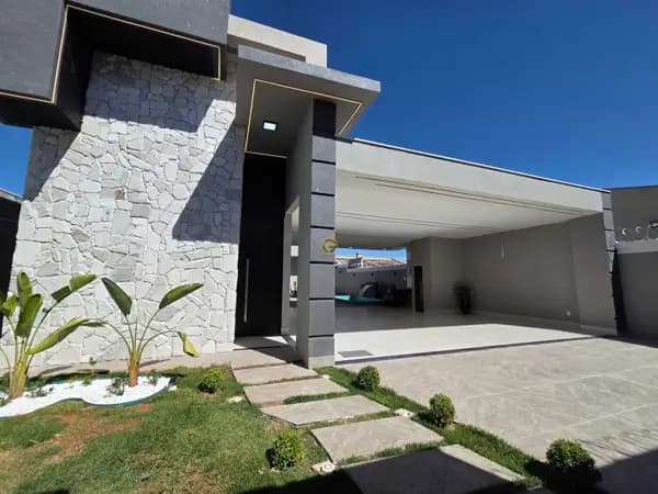 CASA DE ALTO PADRÃO À VENDA NO SETOR VILA BRASÍLIA, EM APARECIDA DE GOIÂNIA, COM 3 SUÍTES, PRÓXIMA À AVENIDA RIO VERDE.
