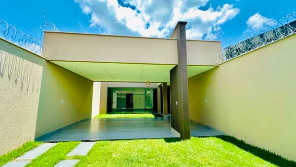🏡 CASA TÉRREA NOVA – PRONTA PARA MORAR – 3 QUARTOS, SUÍTE, VARANDA GOURMET E GARAGEM PARA 4 CARROS – JARDIM MARIA INÊS, APARECIDA DE GOIÂNIA