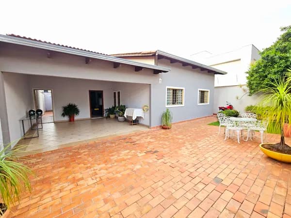 📍 Casa à Venda no Vila Brasília – Aparecida de Goiânia • 3 Quartos (1 suíte)