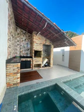 Casa com Piscina e Churrasqueira em nova Mirim - Praia Grande/SP.