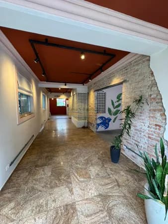 Ótima casa assobradada, no Bairro Aparecida em Santos.