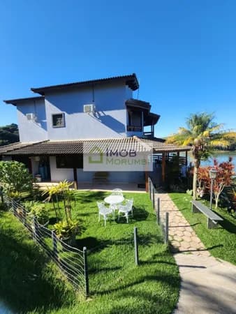 Casa de Alto Padrão Pé na Água à Venda em Igaratá - Condomínio Fechado