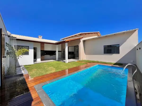 🔑CASA COM DECK E PISCINA