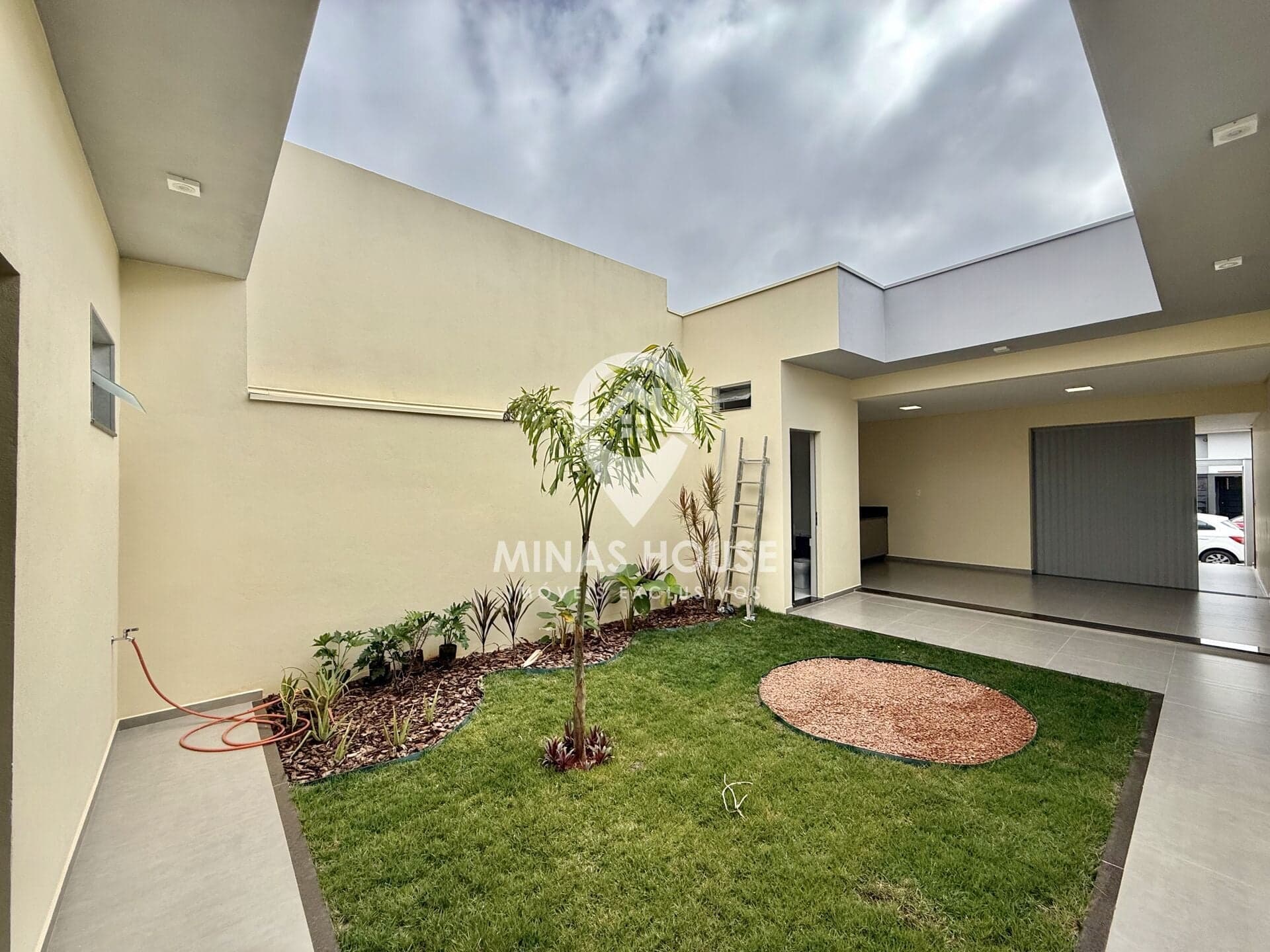 Casa Alto Padrão com 02 suites