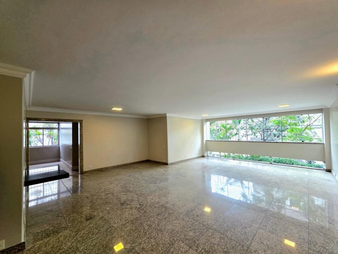 Excelente Apartamento 230m², 4 Qts, 2 Suites, Sala para 3 Ambiente, 2 Vagas Paralelas - No Santo Antônio, a curtíssima distância da Av. Prudente de Moraes