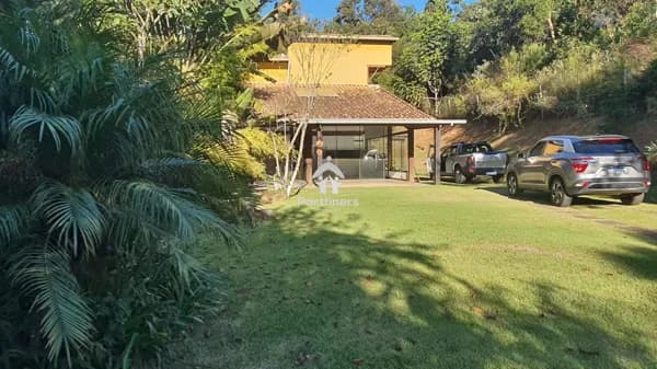Casa em Condomínio de 4 Qts, 2 Suítes, 250 m2, Terreno de 1.000 m2, Interação com a Mata, no Condomínio Pasárgada