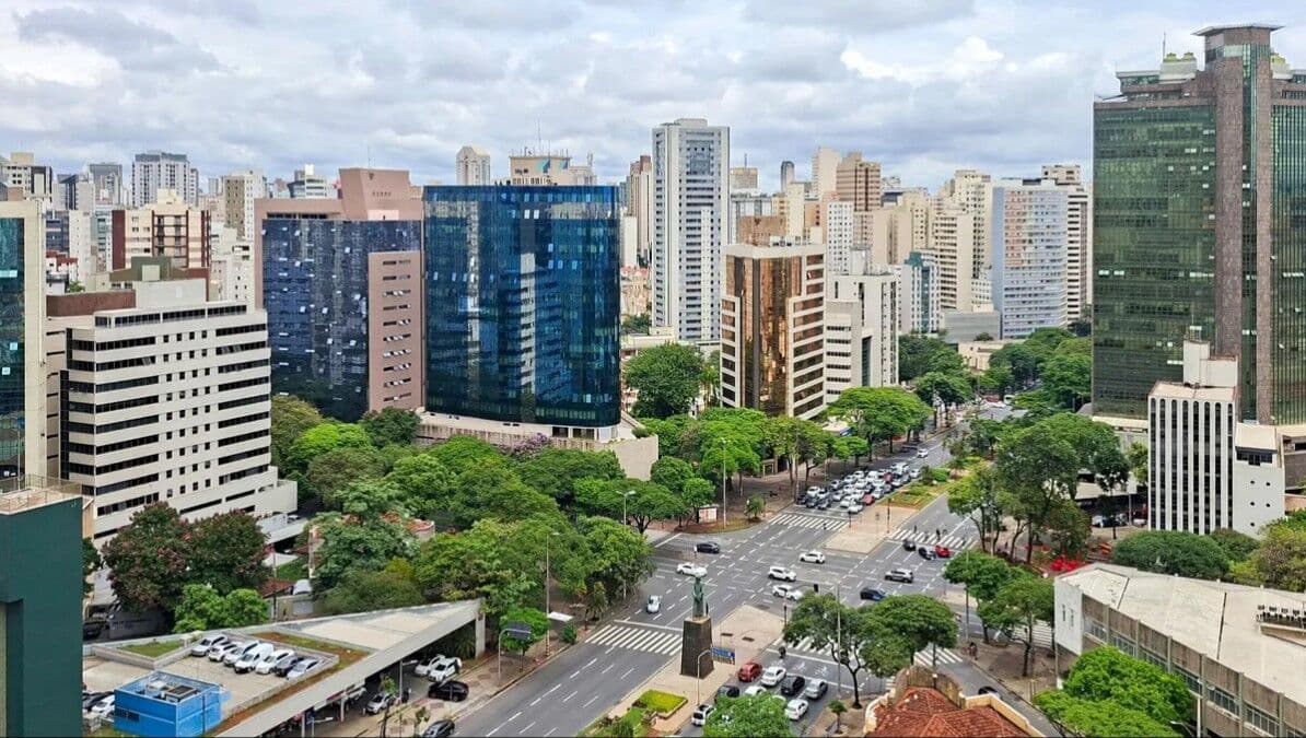 Excelente Cobertura Triplex 206 m², 4 Qts, Suíte, Reformada, Vista Panorâmica, - No Funcionários, a curtíssima distância da Av. Afonso Pena e da Savassi