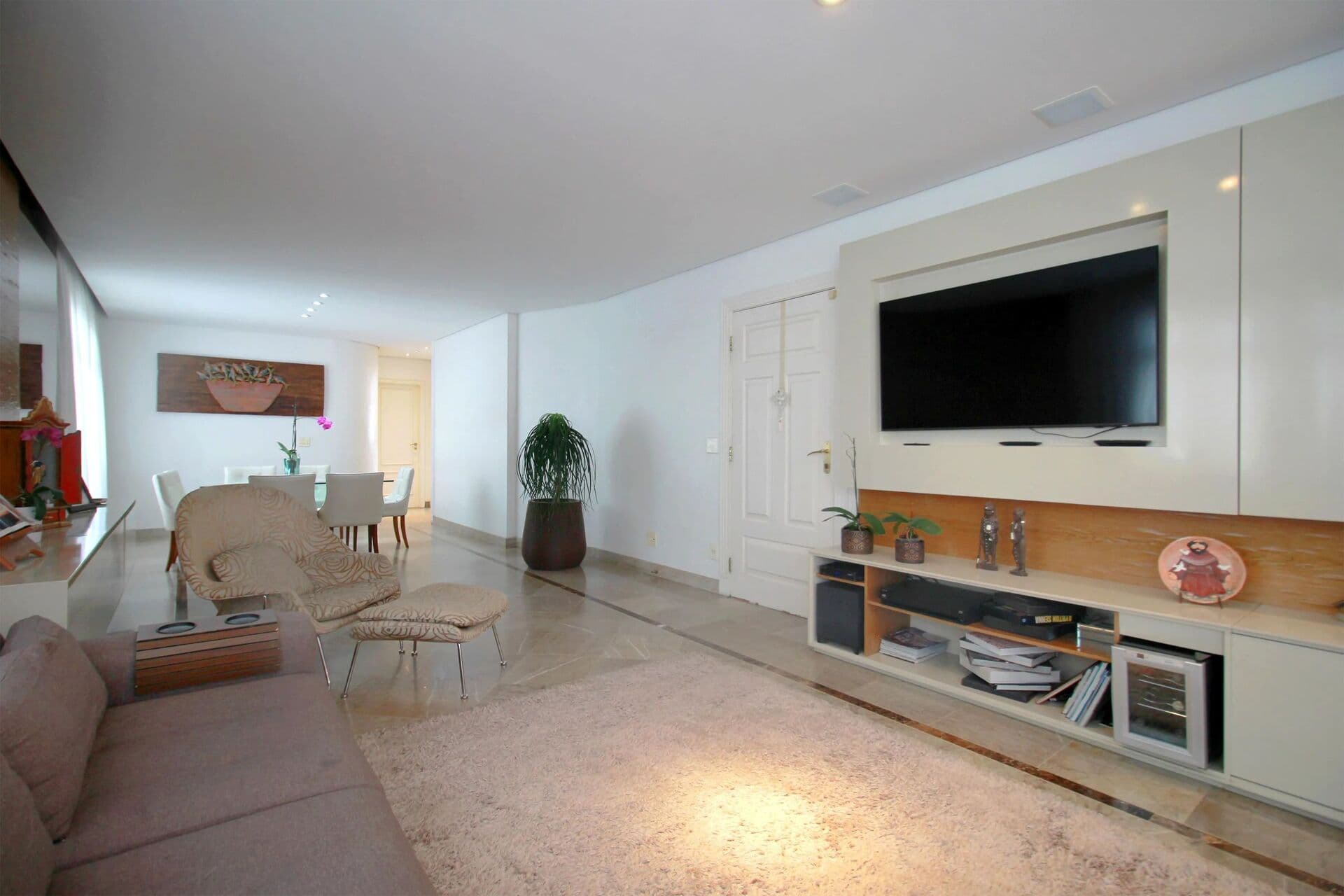 Excelente Apartamento 156m², 4 Qts, 2 Suites, Reformado - No Sion, a curtíssima distância do Colégio Santa Dorotéia