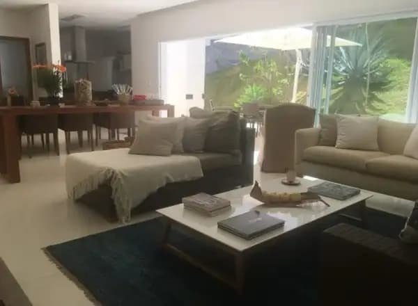 Excelente Mansão de Alto Padrão, 2 Pisos, 2900 m2, 3 Quartos, 3 Suítes, Revestimento em Textura, Localização Privilegiada em rua tranquila e arborizada - No Mangabeiras, à curtíssima distância da Av. Bandeirantes e do Minas II.