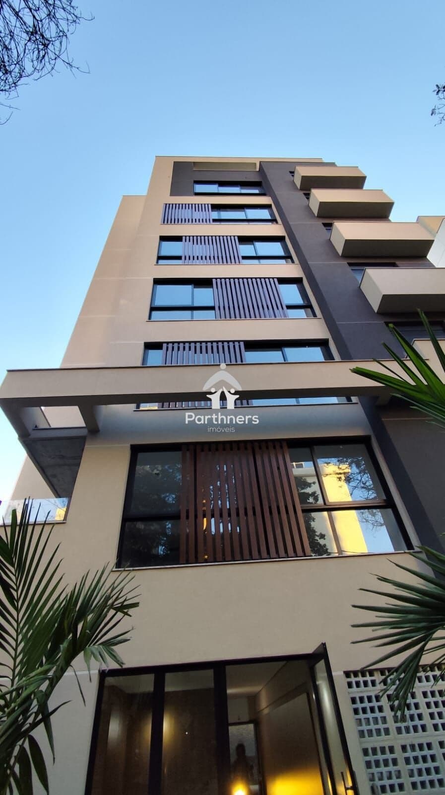 Moderna e Charmosa Área Privativa 2 Quartos, 2 Suítes, 139,24 m2 (68,92 m² Interno + 70,42 m2 Externo), Ponto para Carro Elétrico, 2 Terraços, Infra para Spa e Espaço Gourmet - na parte baixa do Santo Antônio, a curtísssima distância da Av. Prudente de