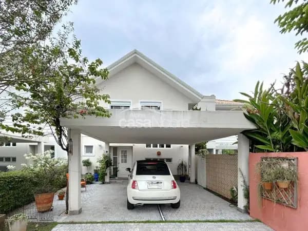 Casa em Santana de Parnaíba - Alphaville