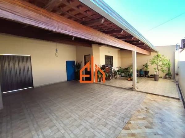 Casa em Passos - Jardim Canadá