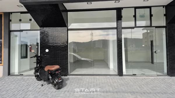 Sala comercial na Rua 452 com uma vaga de garagem