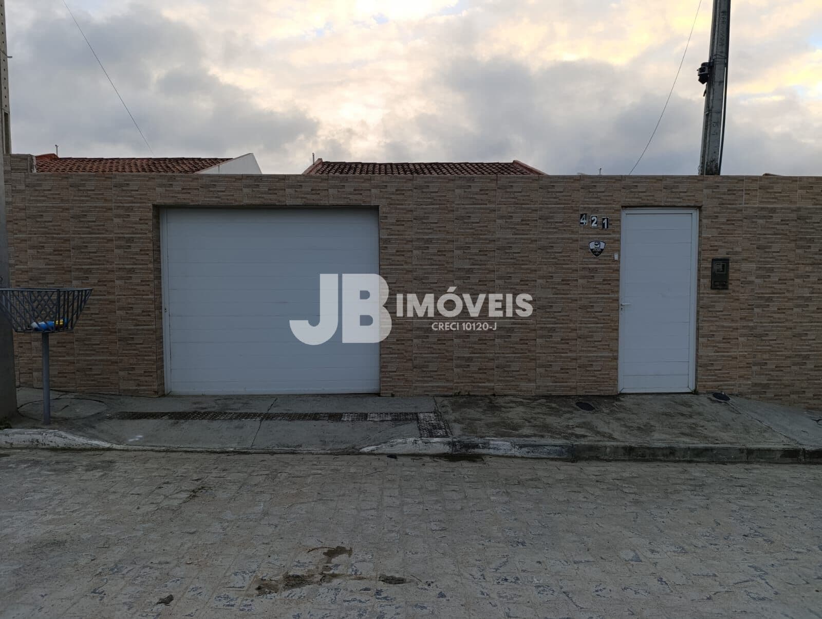 CASA Á VENDA - BAIRRO BARAÚNAS - CARUARU/PE