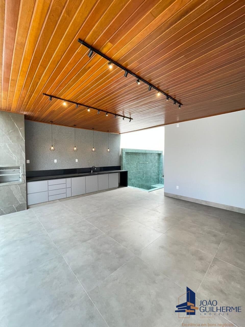 Casa Moderna com Piscina – Bairro Ibituruna