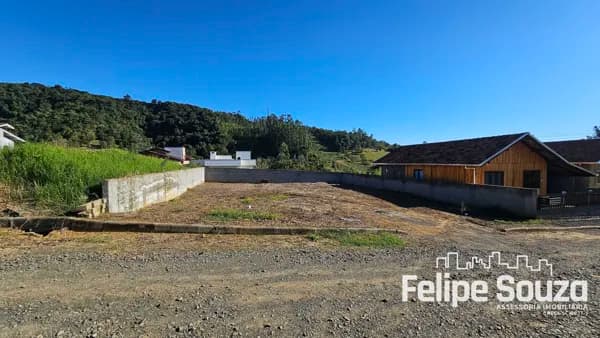 TERRENO URBANO COM AMPLA FRENTE
