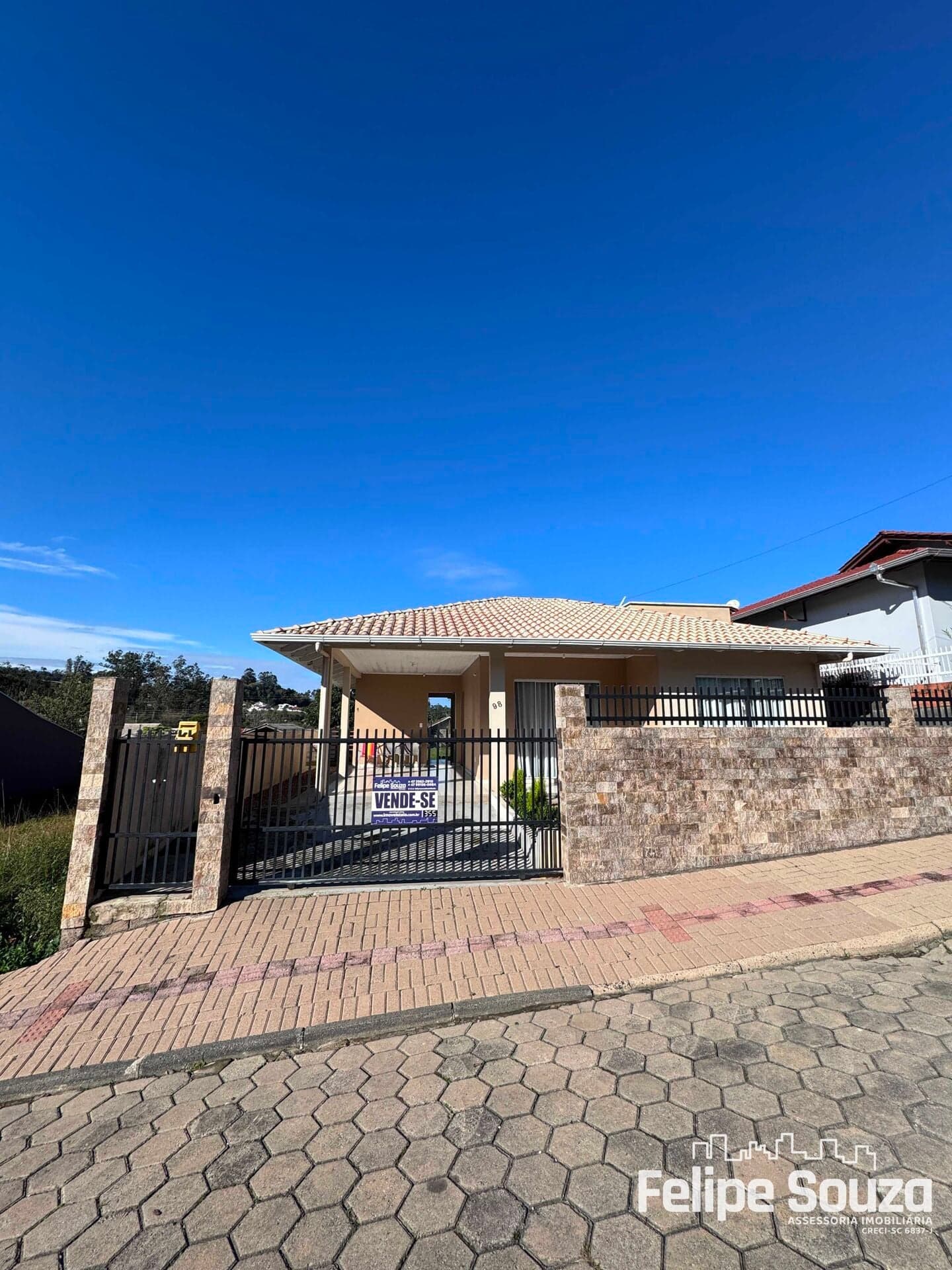 CASA EM ESTILO BANGALÔ – TERRENO AMPLO E EXCELENTE LOCALIZAÇÃO – VICTOR KONDER – TAIÓ/SC