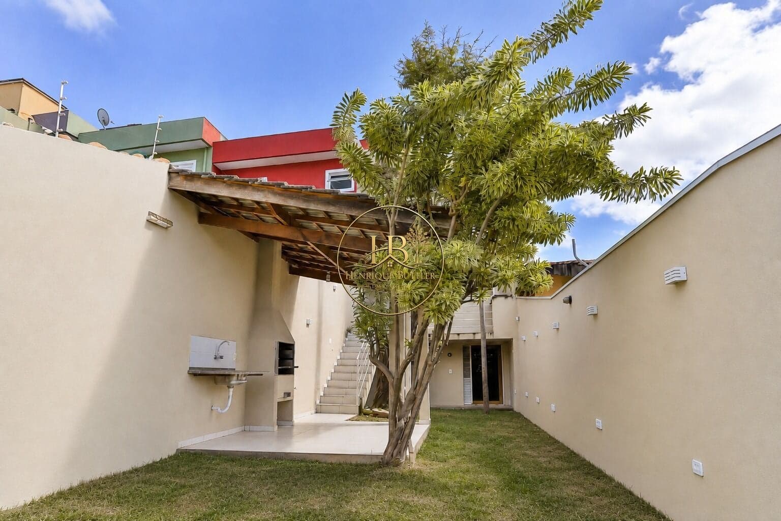 🏡 CASA À VENDA EM ATIBAIA/SP | 2 SUÍTES | JARDIM ARBORIZADO | ESPAÇO GOURMET | VISTA PARA A PEDRA GRANDE