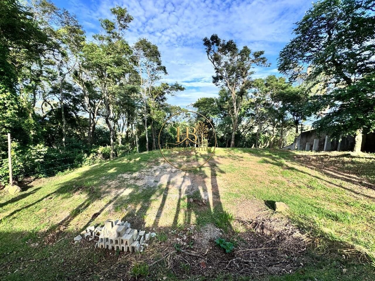 🏡 TERRENO À VENDA NO CONDOMÍNIO ESTÂNCIA SANTA MARIA DO LARANJAL – ATIBAIA/SP