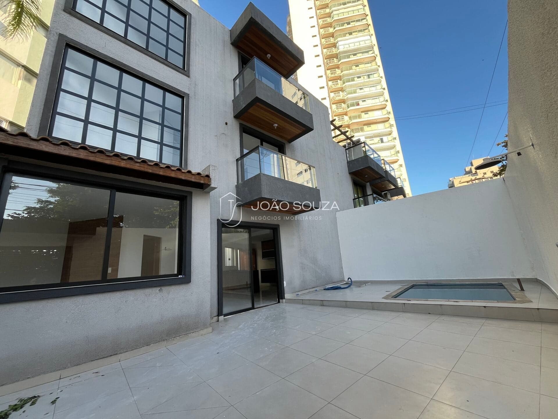Sobrado em Guarujá - Vila Alzira