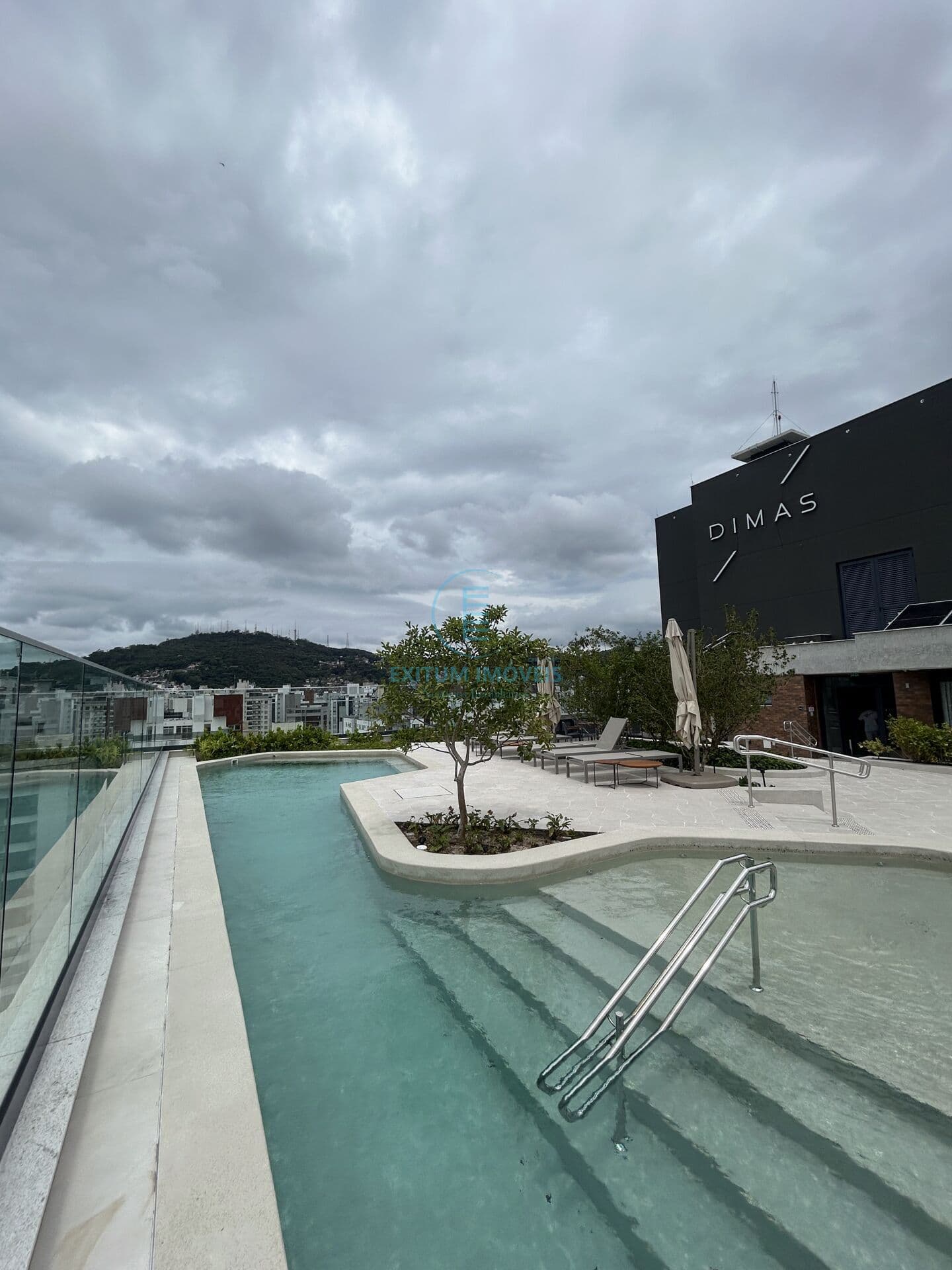 Apartamento alto padrão com 3 suítes e 129,275m² à venda no Centro – Florianópolis/SC