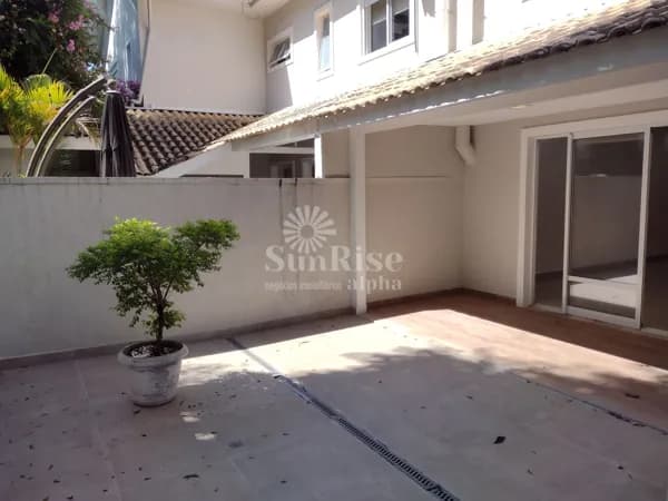 Casa em Santana de Parnaíba - Alphaville