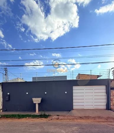 Casa com 3 quartos sendo 1 suíte e piscina no Bairro Industrial (Não financia)
