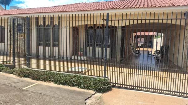 Casa à venda no bairro Jardim Iguaçu em Maringá/PR
