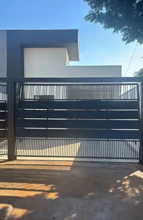 Casa à venda no bairro Jardim Nova Independência em Sarandi/PR