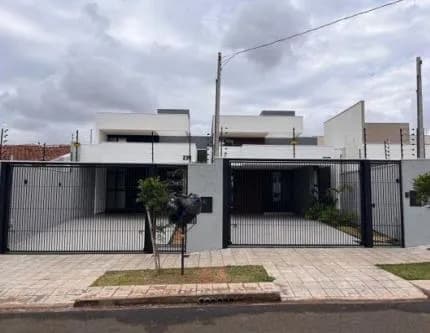 Casa à venda no bairro Jardim Alvorada em Maringá/PR