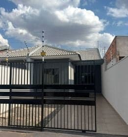 Casa à venda no bairro Jardim Aurora em Sarandi/PR