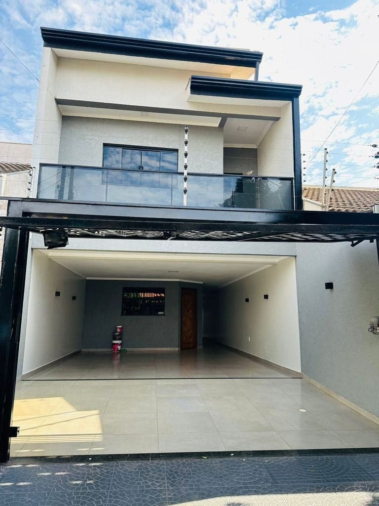 Casa à venda no bairro Jardim Ouro Verde II em Sarandi/PR