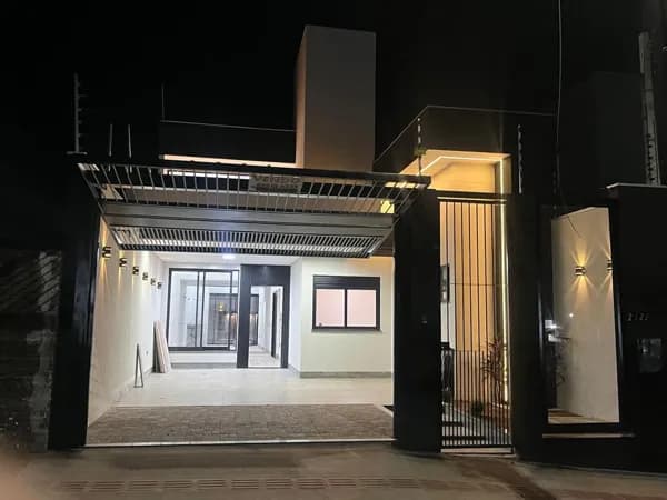 Casa à venda no bairro Jardim Verônica em Maringá/PR