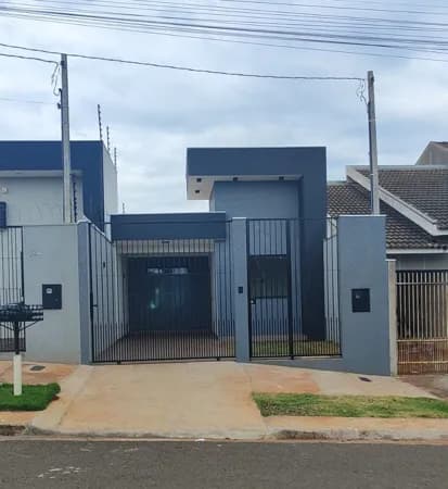 Casa à venda no bairro Jardim Três Lagoas em Maringá/PR