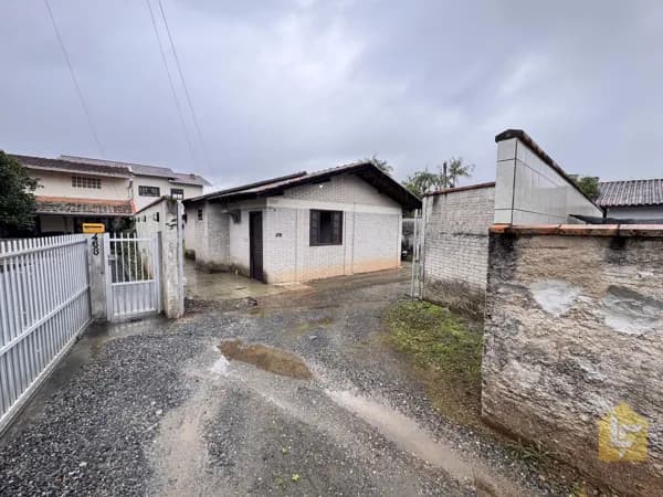Casa à venda no Iririú – Joinville