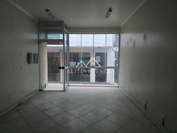 Prédio no Centro Comercial Alphaville